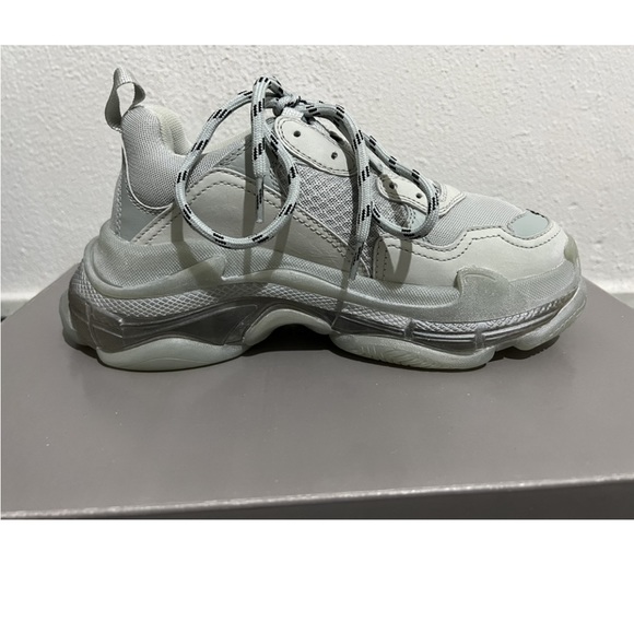 New Authentic Balenciaga Grey triple S leather sneakers / Dust bag / box